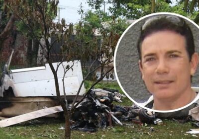 Avião pilotado por empresário cai em praça e mata 5 após explosão