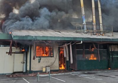 VÍDEOS: Incêndio de grandes proporções atinge restaurante, em Manaus