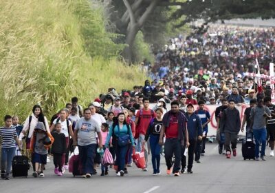 Milhares de migrantes se juntam a marcha rumo aos EUA