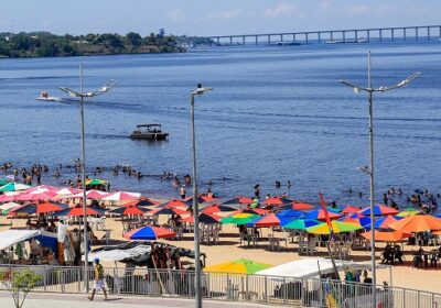 Praia da Ponta Negra volta a ser liberada para banhistas em Manaus