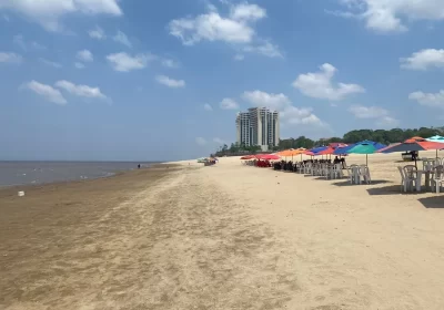 Prefeitura estuda liberação da praia da Ponta Negra em Manaus