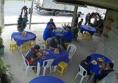 VÍDEO: troca de tiros entre criminosos deixa clientes assustados em Manaus