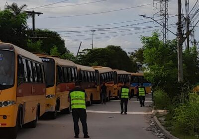 ‘Amarelinhos’ são autuados por irregularidade na zona leste de Manaus