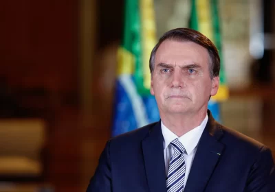 Defesa diz ao STF que Bolsonaro imprimiu ‘minuta golpista’ porque problema de visão o impedia de ler no celular