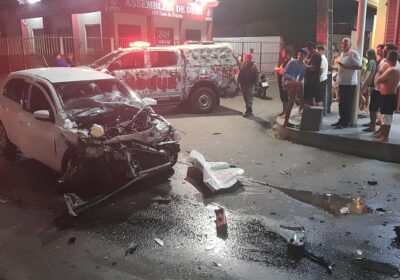 Homem rouba carro e atropela duas pessoas durante fuga em Manaus