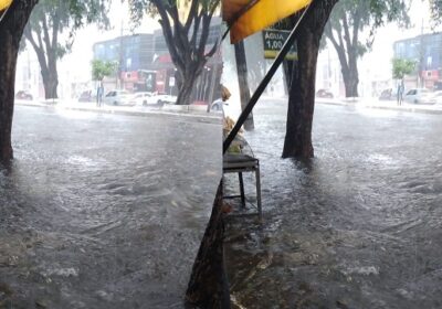 VÍDEO: Manaus registra 12 ocorrências pela forte chuva na manhã desta quinta