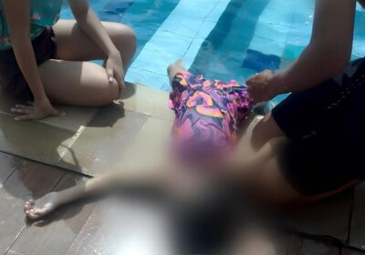 Menina de 6 anos entra sozinha na piscina e se afoga em condomínio de Manaus