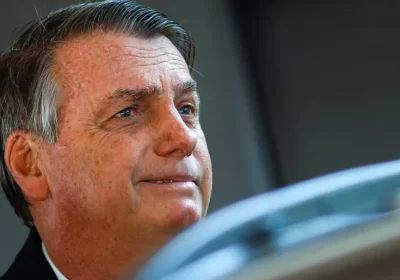 PF cumpre mandado de busca e apreensão contra Jair Bolsonaro