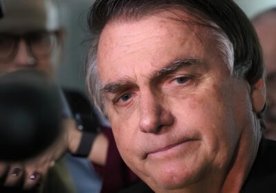 TSE multa Bolsonaro em R$ 15 mil por propaganda que associava Lula ao PCC