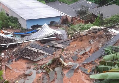 VÍDEOS: Chuva deste domingo causa desabamento de Casa e alagamentos em ruas de Manaus