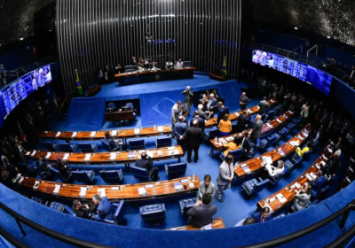 De pai para filho: homens e herdeiros políticos são maioria no Senado