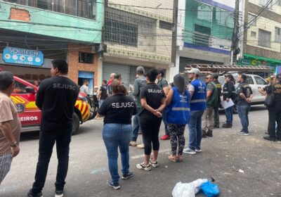 Fiscalização em pequenos hotéis no centro de Manaus flagra uso de drogas e furto de energia elétrica