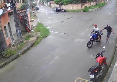 VÍDEO: Estudante é assaltada por ‘dupla na moto’ no Grande Vitória, em Manaus