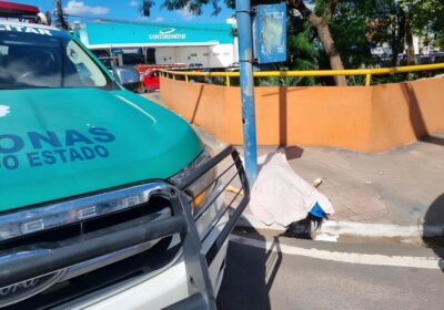 Mulher morre após ser arremessada de motocicleta em Manaus