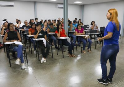 Empresas ofertam 160 vagas para curso básico de técnico de celular em Manaus