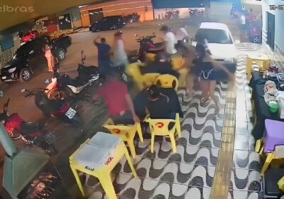 VÍDEO: Motorista embriagado atropela clientes de bar; mulheres ficam feridas