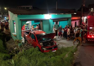 VÍDEO: Carro desgovernado invade bar, mata jovem e deixa feridos em Manaus