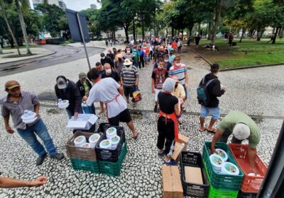 Doação de comida a morador de rua pode dar multa de R$ 17 mil em SP