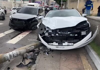Grave acidente deixa um pessoa ferida e interrompe o trânsito no Vieiralves