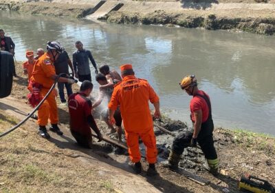 VEJA VÍDEOS: Homem é retirado de bueiro no bairro do Japiim em Manaus