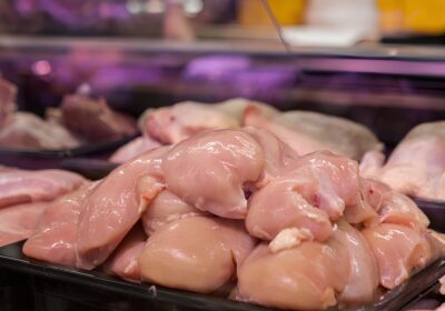 Brasil suspende preventivamente as exportações de carne de aves e seus produtos