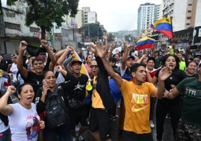 VÍDEO: Capital venezuelana tem protestos contra reeleição de Maduro