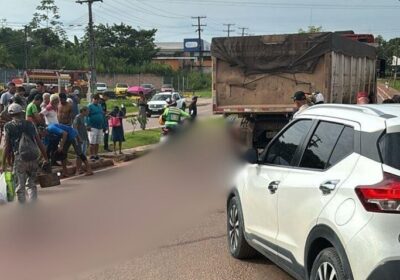 VÍDEO: Carreta esmaga homem que tentava atravessar rua em Presidente Figueiredo