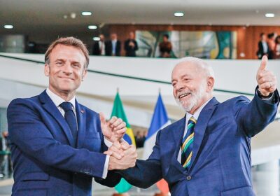 Lula conversa com Emmanuel Macron sobre eleições e o convida para reunião