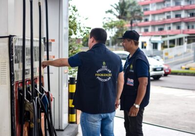 Postos de combustíveis são notificados após alta no preço da gasolina