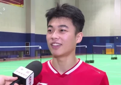 VÍDEO: Atleta de 17 anos passa mal e morre durante torneio de badminton