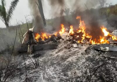 Avião de pequeno porte cai e deixa 5 mortos na zona rural de Mato Grosso