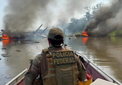 Operação da PF inutiliza 223 balsas de garimpo ilegal no AM