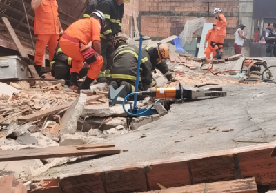 VÍDEOS: Pedreiro morre após desabamento de obra em Manaus