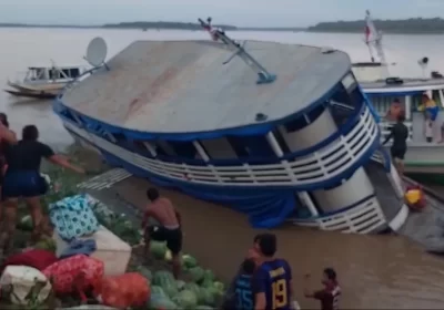 VÍDEO: Barco naufraga no Rio Madeira; ninguém se feriu