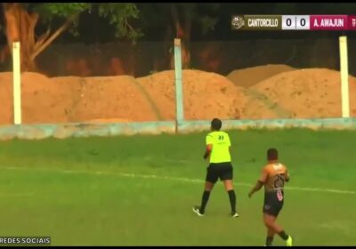 VÍDEO: Jogador termina expulso após ter atitude inusitada e fazer xixi em jogo