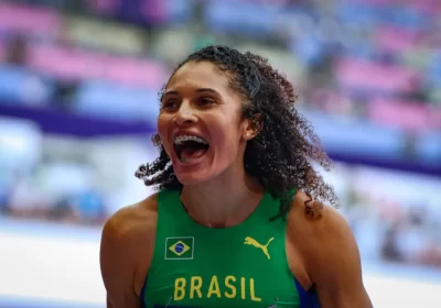 Valdileia Martins se classifica à final do salto em altura em Paris