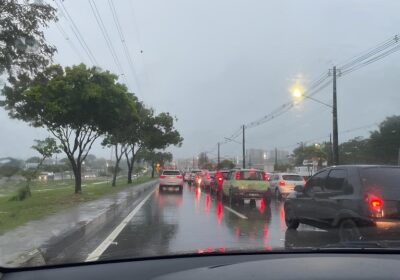 VÍDEOS: Depois de dias quentes, Manaus registra chuva nesta terça-feira (24)