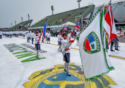 Desfile dos Colégios Militares da PM do AM reúne mais de 4 mil pessoas