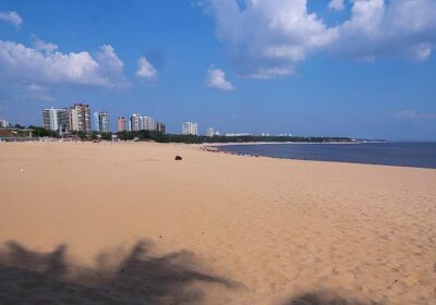 Praia da Ponta Negra é interditada 16 dias antes em relação a 2023