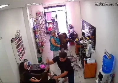 VÍDEO: Mulher é morta a facadas por ex-companheiro dentro de salão em SP