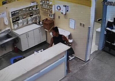 VÍDEO: Mulher furta celular de funcionária de hospital em Manaus