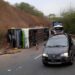 VÍDEO: Ônibus com time de futebol americano tomba e deixa 3 mortos