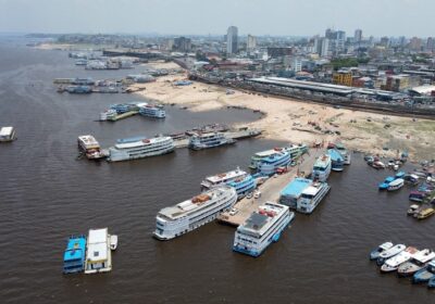 Após atingir a cota mínima de 12,11 metros, Rio Negro volta a subir, em Manaus