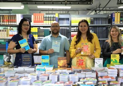 Dois mil novos livros são entregues à biblioteca da Escola Superior de Artes e Turismo da UEA