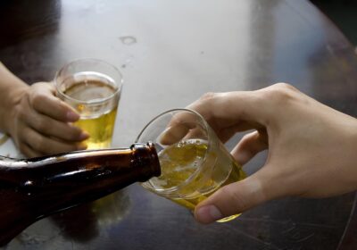 Comissão aprova aumento de pena para quem oferece bebida alcoólica a menores