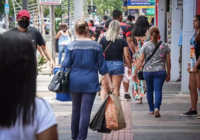 Mulheres são maioria dos responsáveis pelos domicílios no AM, aponta IBGE