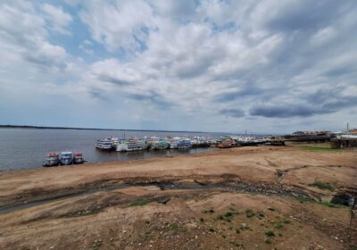 Nível do Rio Negro sobe 4 cm e atinge 12,20 metros após seca histórica