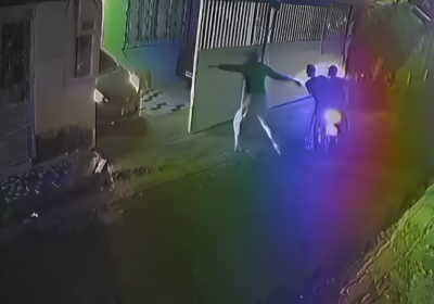 VÍDEO: Armados, criminosos invadem casa e levam carro no Japiim em Manaus