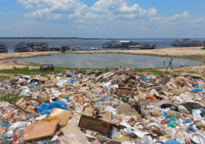 VÍDEO: Manaus Moderna acumula lixo e está abandonada sem limpeza pública