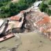 VÍDEOS: Veja momento em que barranco desaba em porto de Manacapuru, no AM